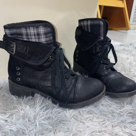 Black Ankle Boots - Picture 2 of 4